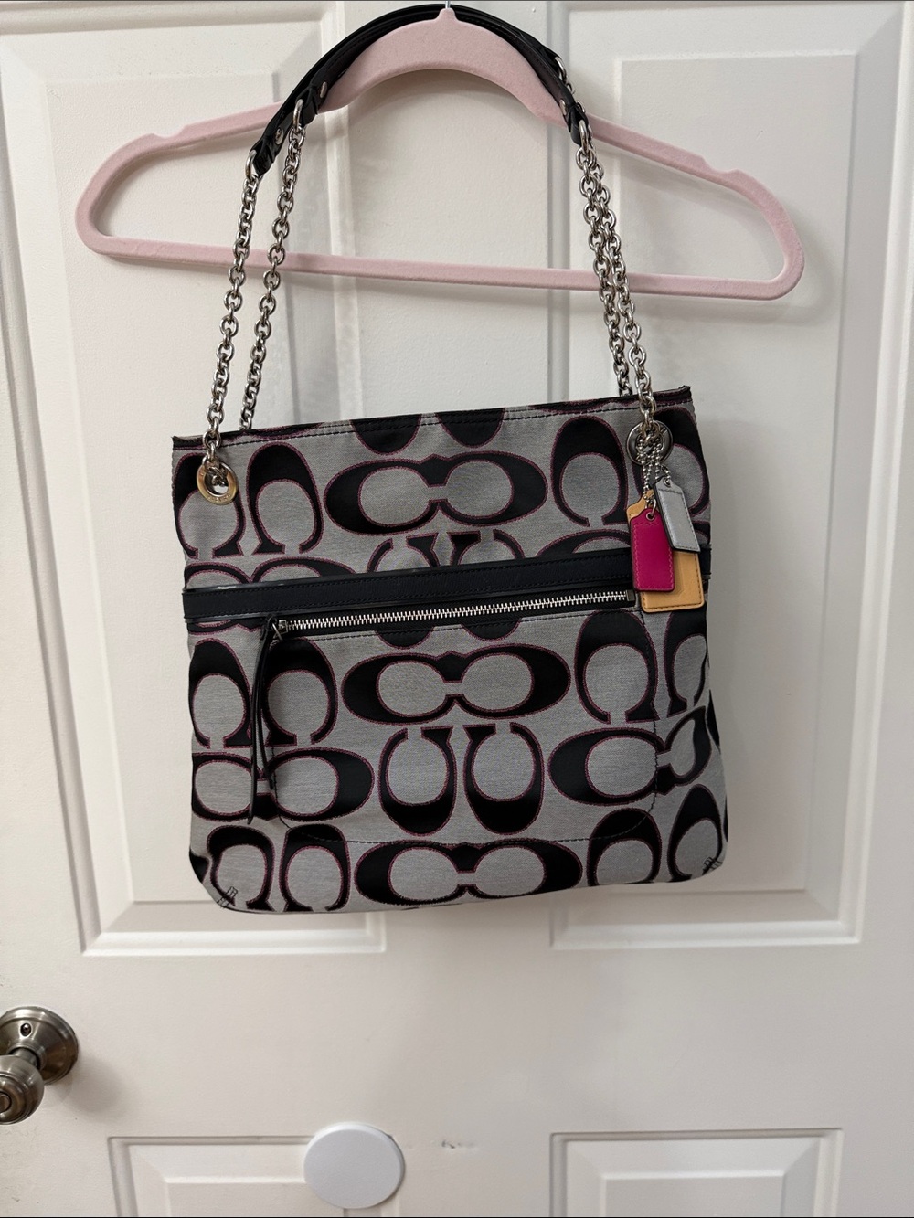 THE GREAT. Signature Logo Chain-Strap Crossbody Bag in Gray, Black, Pink & Tan